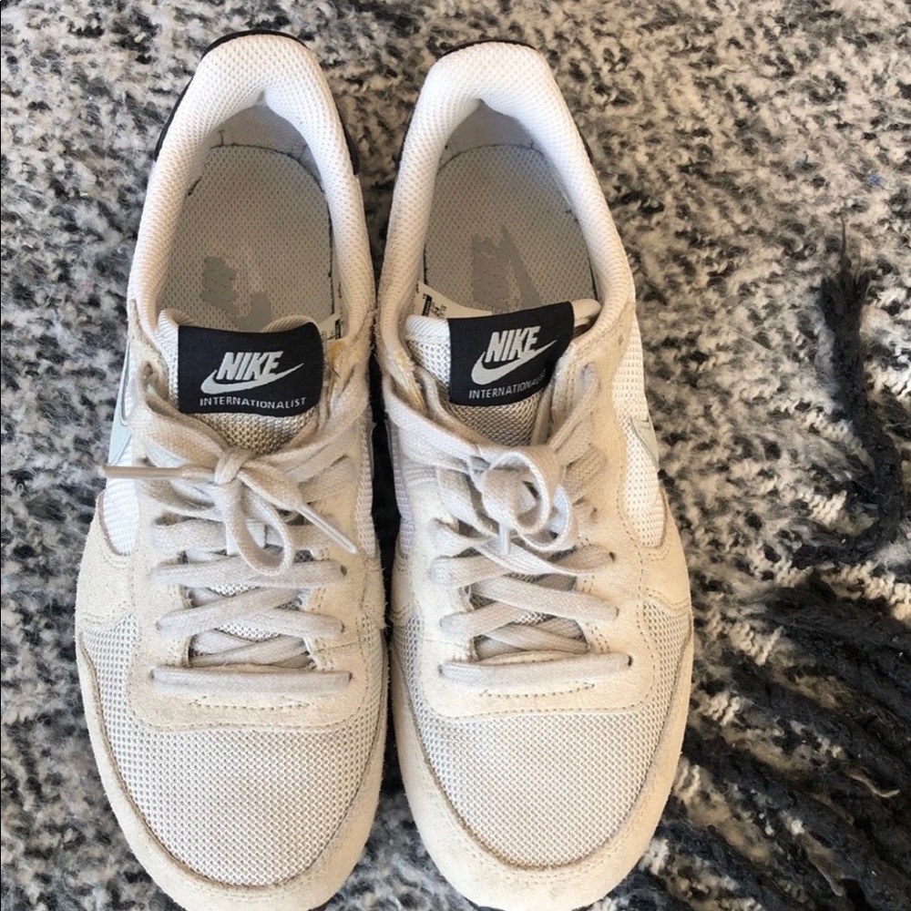 Women’s Nikes Size 7